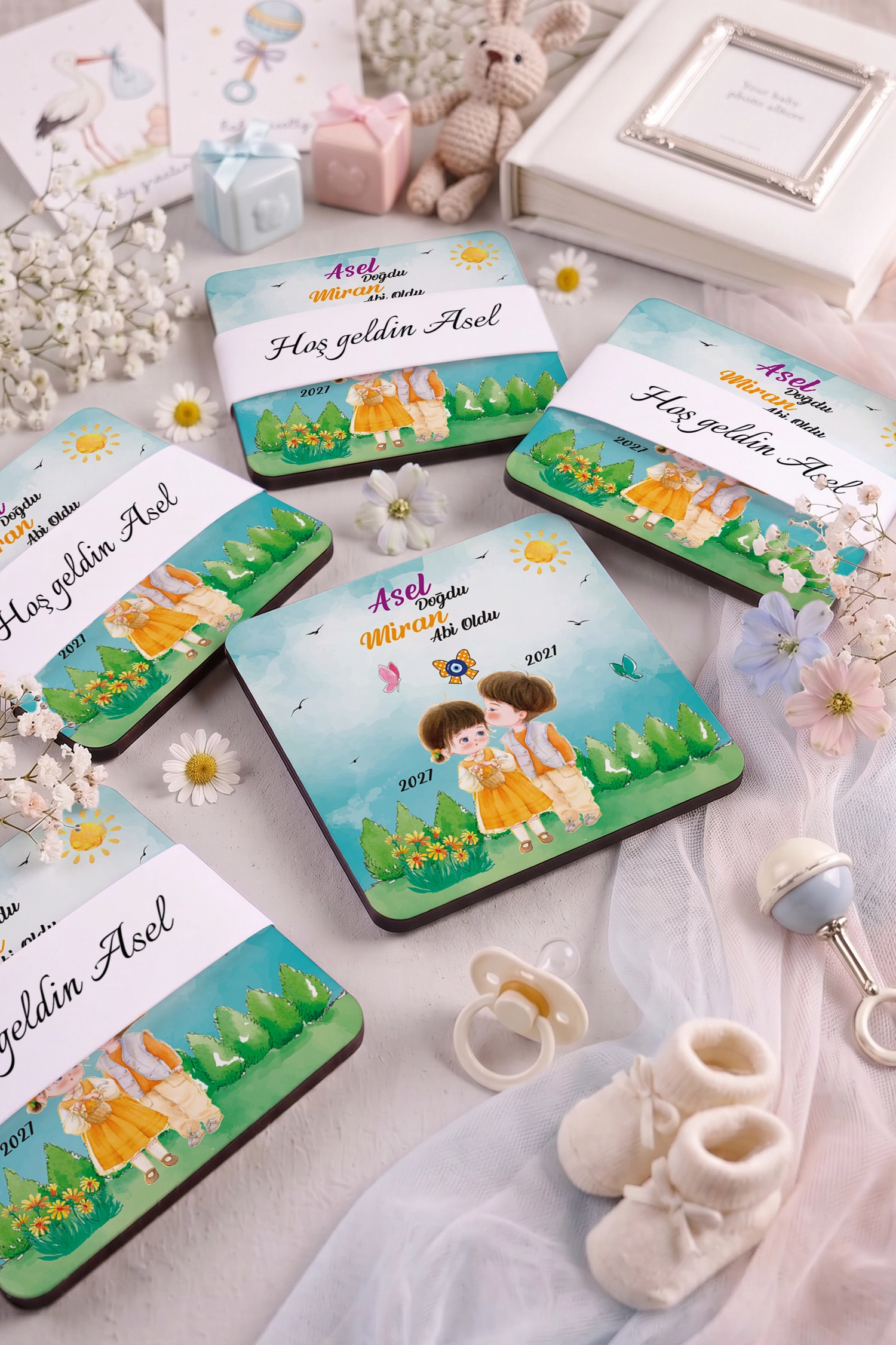 Abi Kız Kardeş Temalı Ahşap Bardak Altlığı