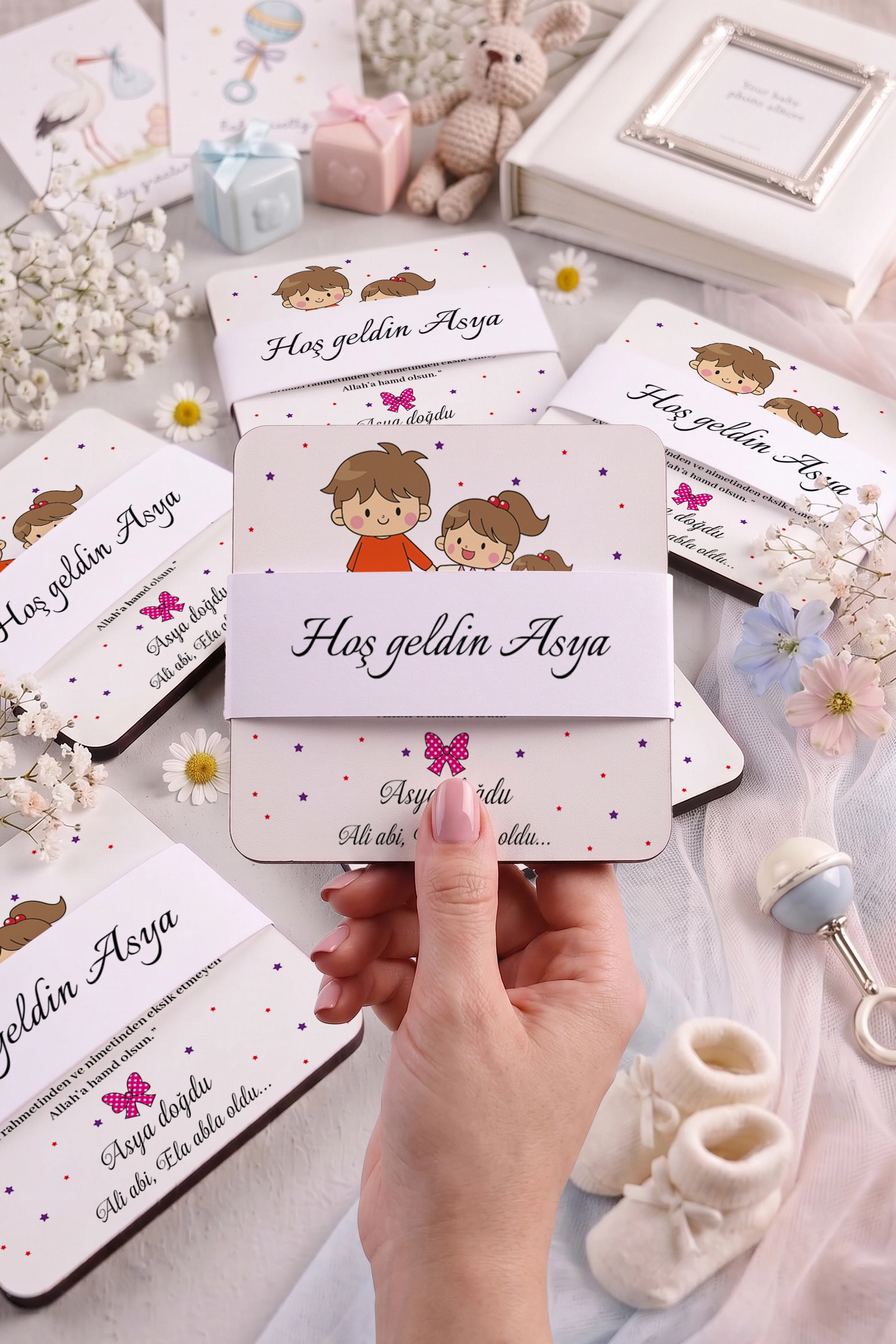 Abi Kız Kardeş Temalı Ahşap Bardak Altlığı