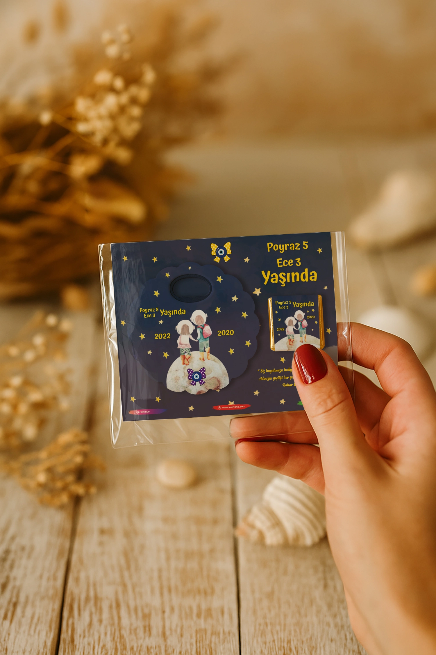 Abi Kız Kardeş Temalı Çikolatalı Papatya Açacak Magnet