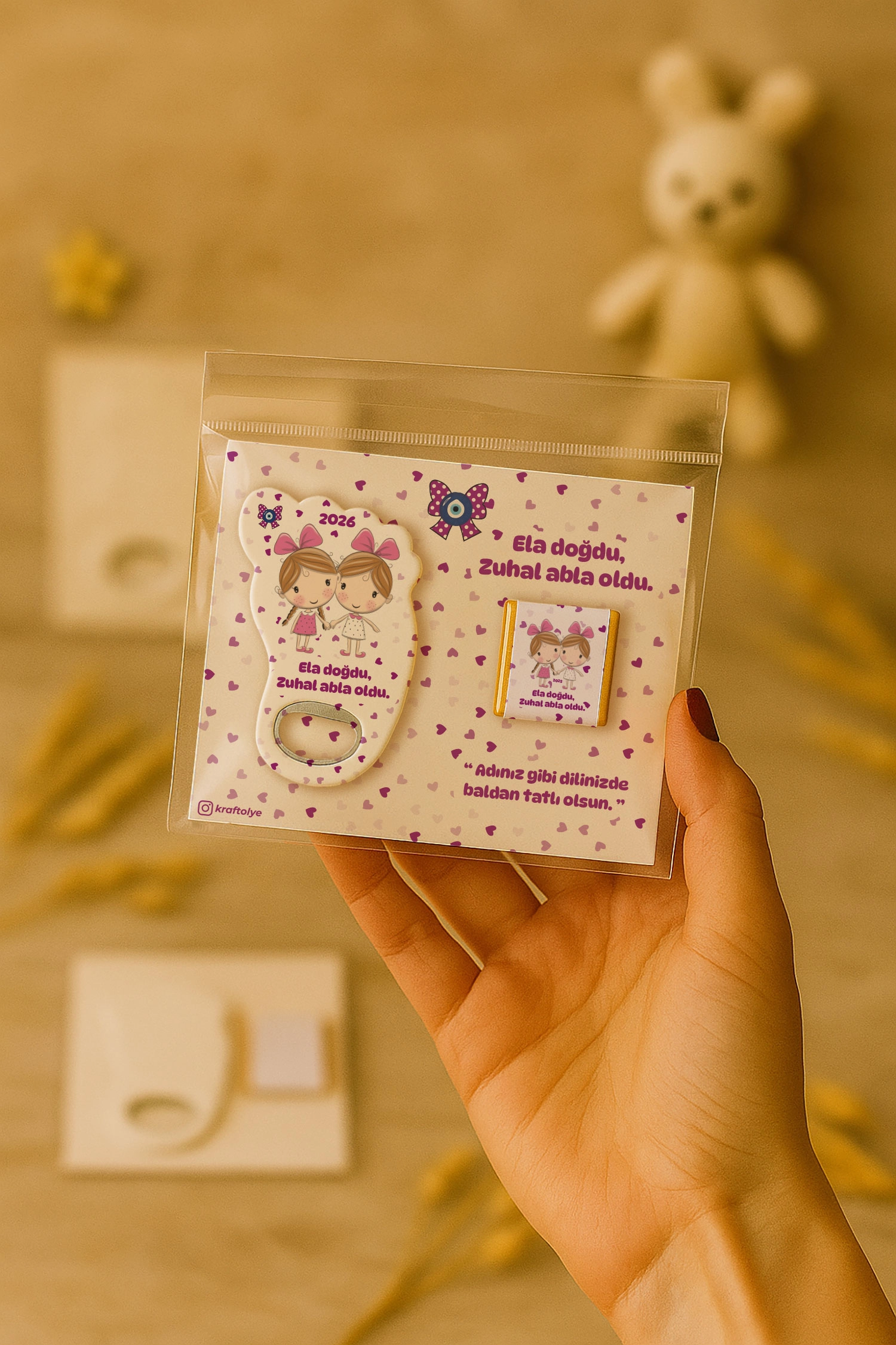Abla Kız Kardeş Temalı Çikolatalı Ayak İzi Açacak Magnet
