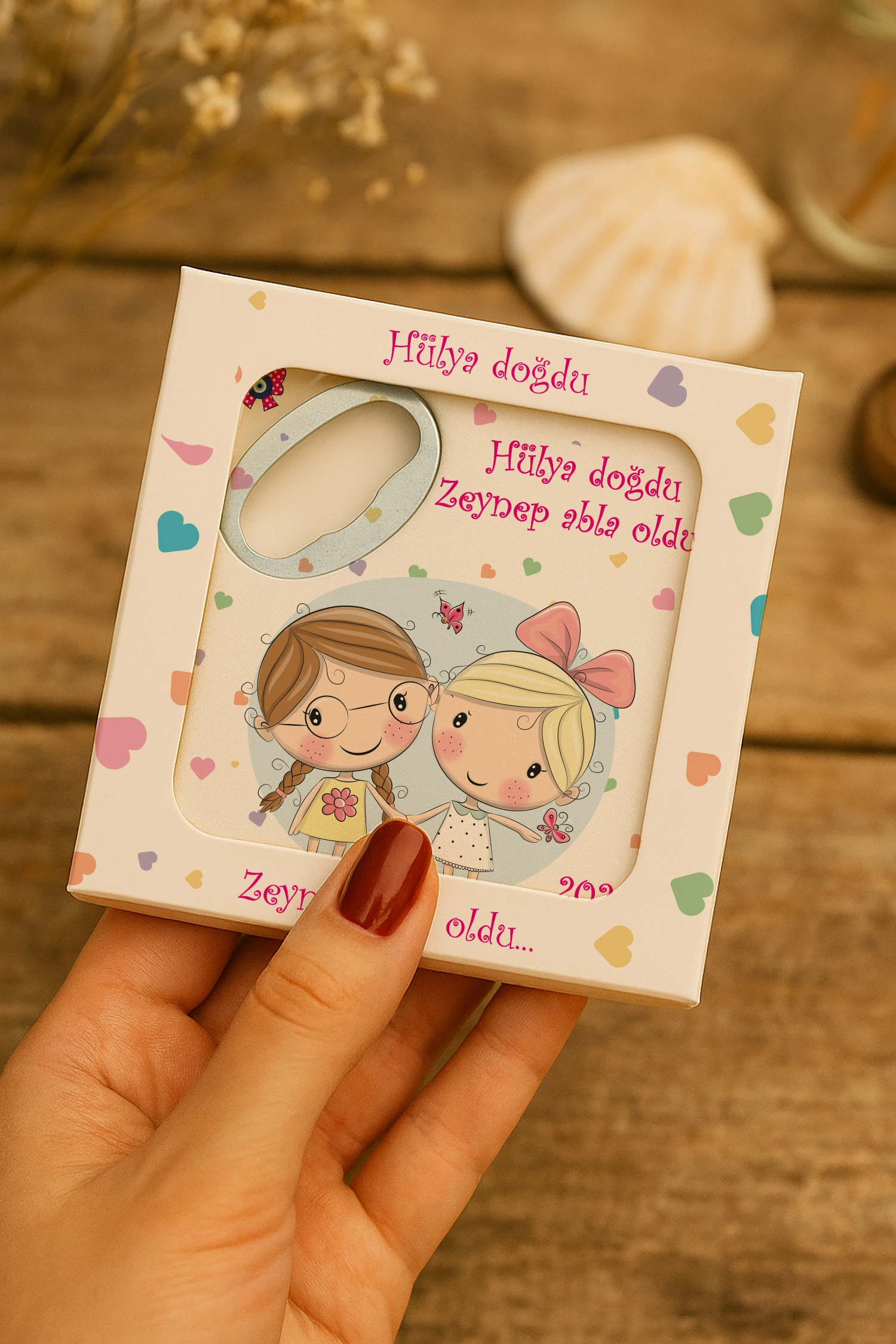 Abla Kız Kardeş Temalı Mühürlü Kare Açacak Magnet