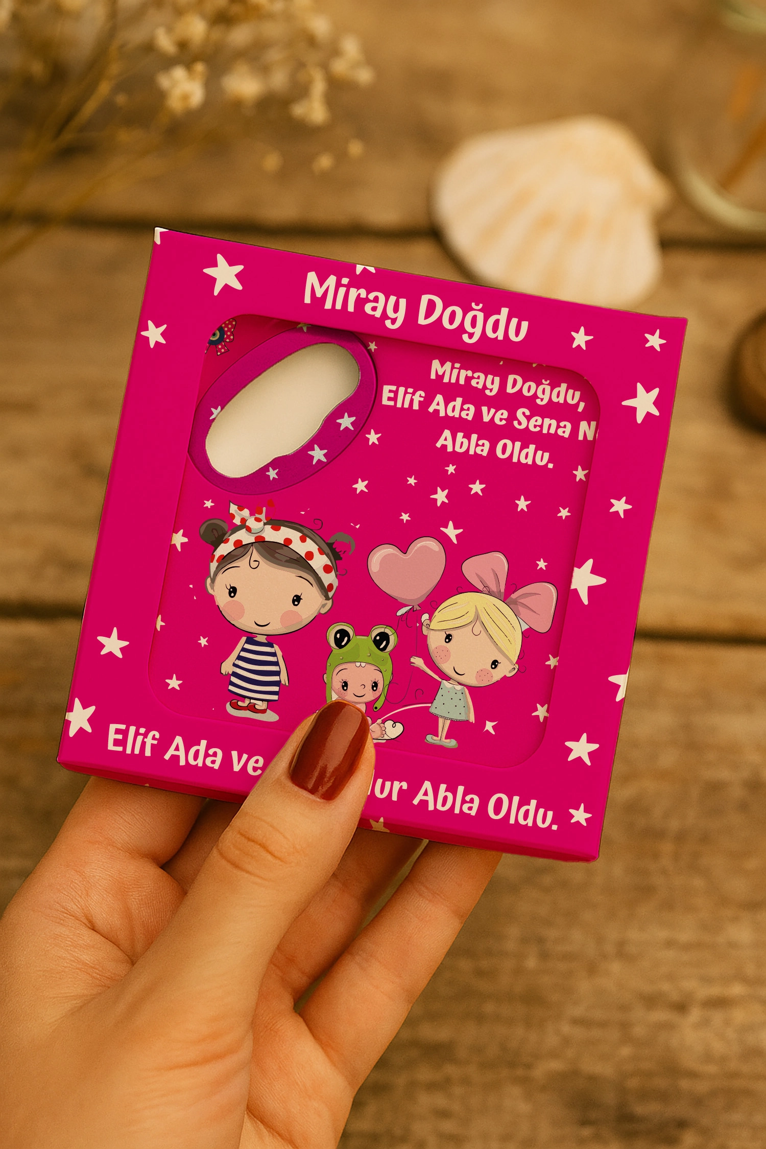 Abla Kız Kardeş Temalı Mühürlü Kare Açacak Magnet