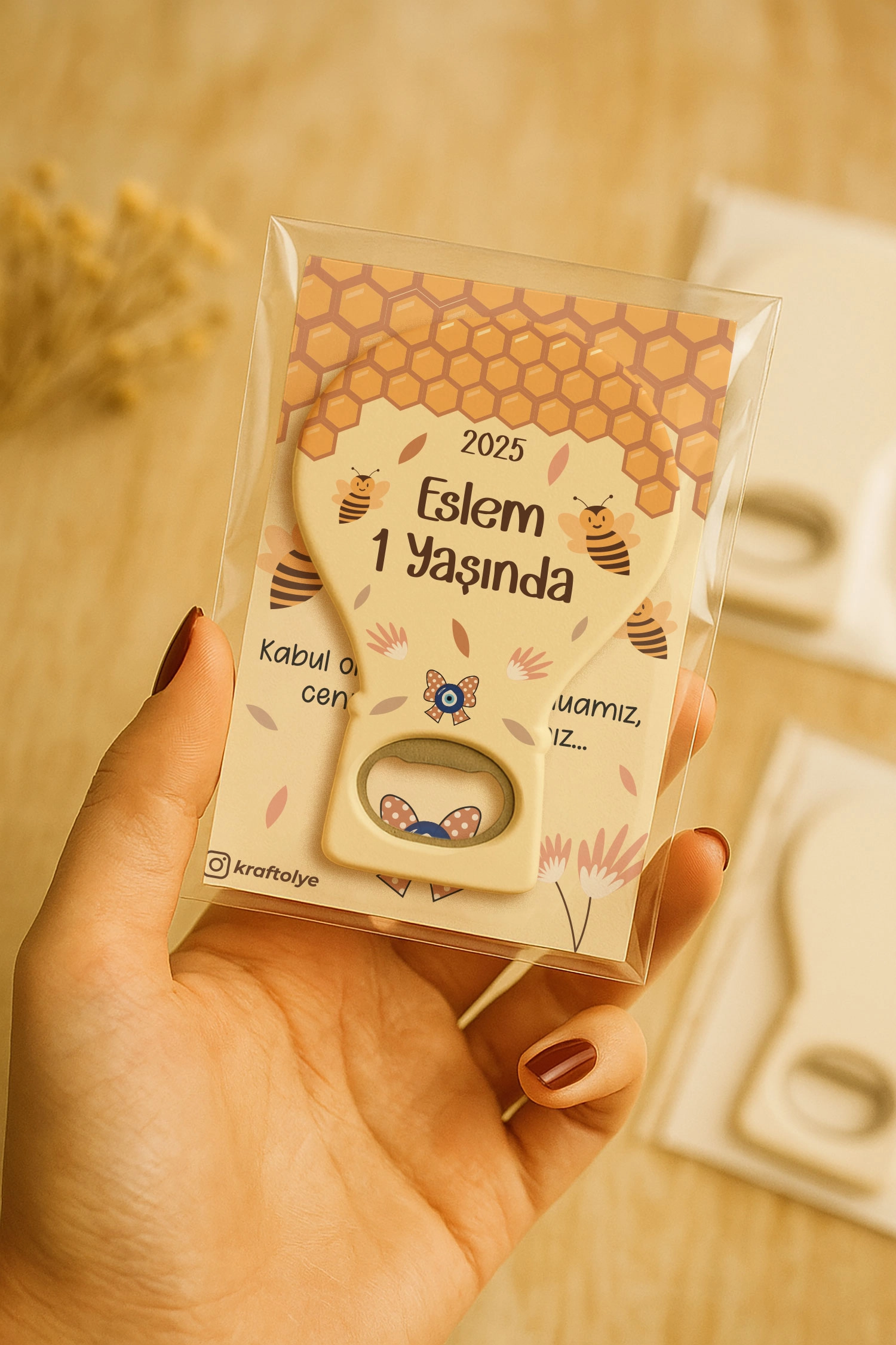 Arı Temalı Kartlı Balon Açacak Magnet