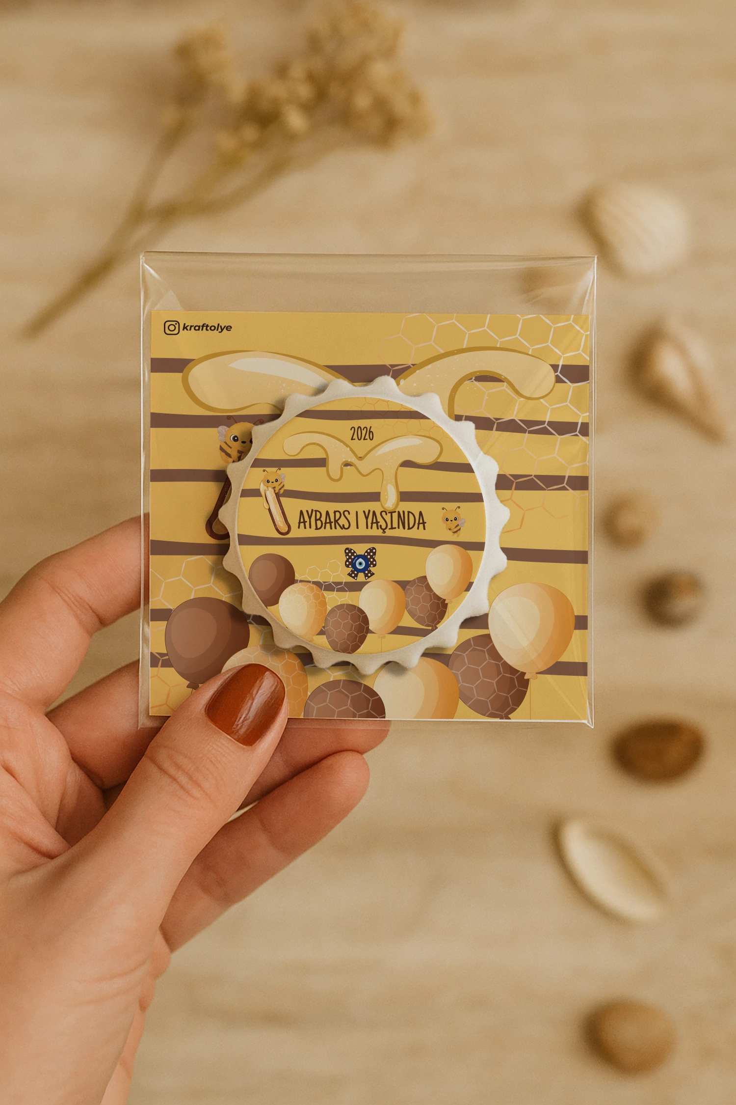 Arı Temalı Kartlı Kapak Açacak Magnet