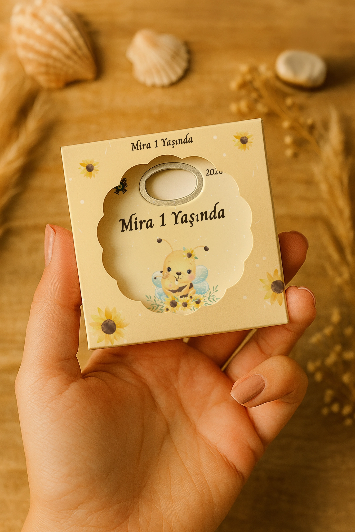 Arı Temalı Mühürlü Papatya Açacak Magnet