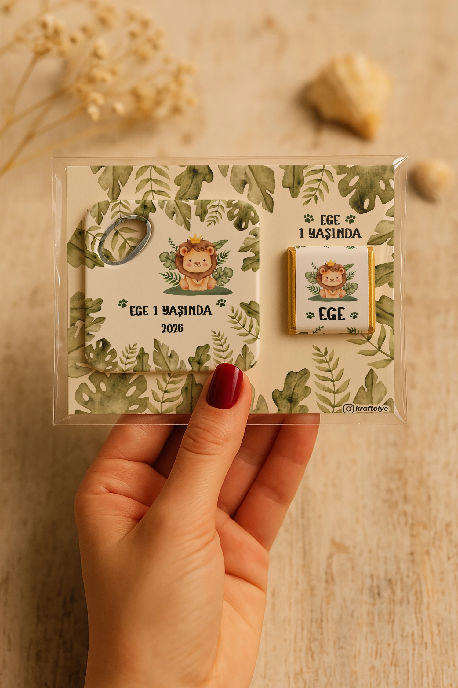 Aslan Temalı Çikolatalı Kare Açacak Magnet