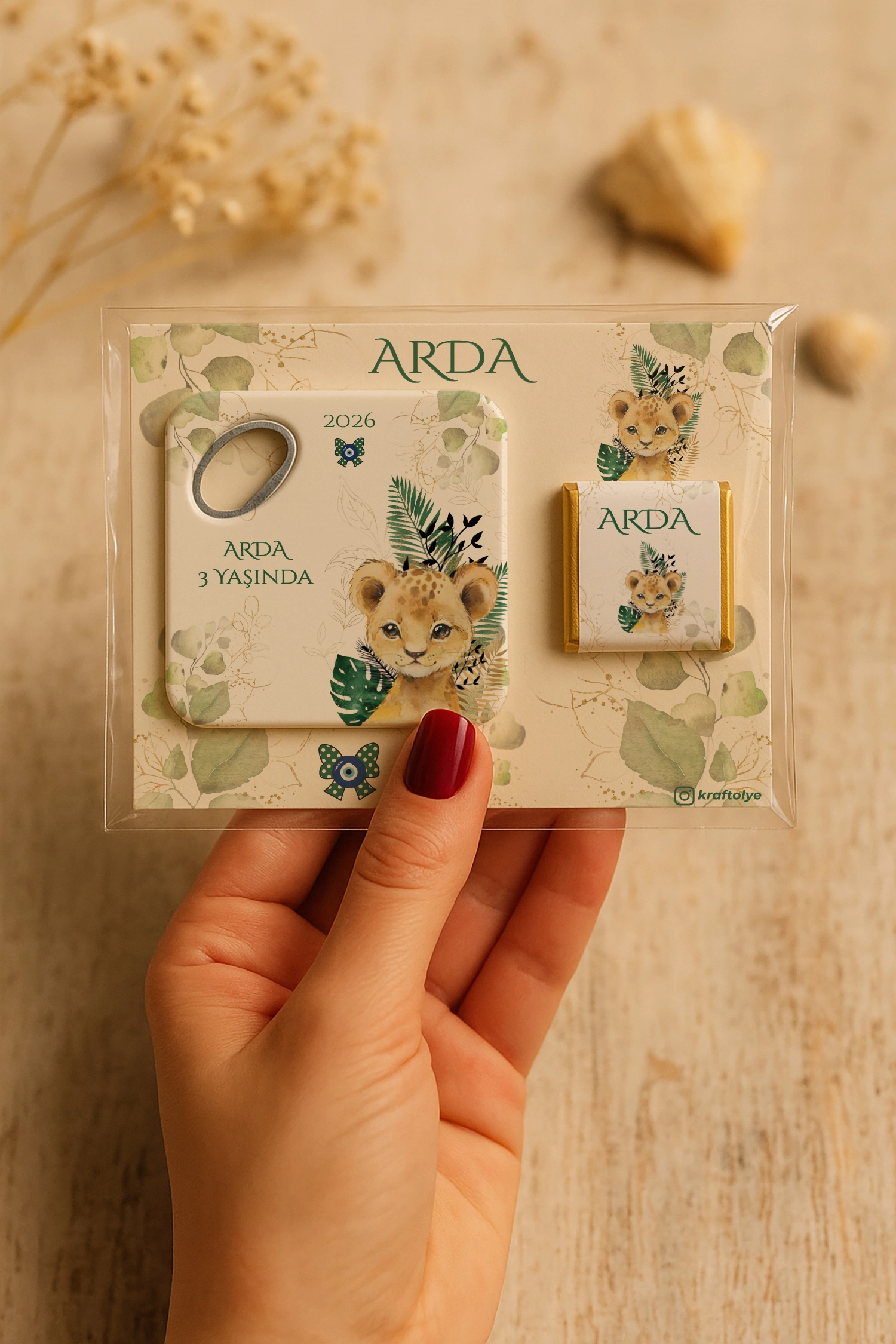 Aslan Temalı Çikolatalı Kare Açacak Magnet