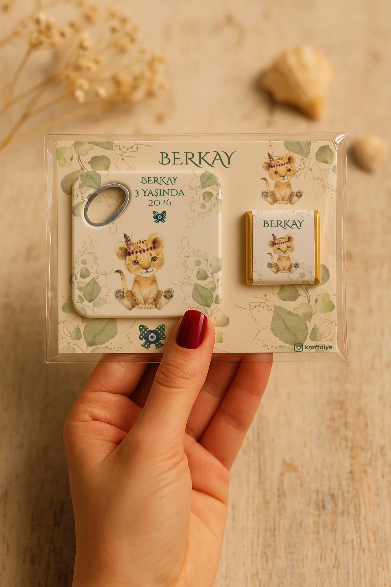 Aslan Temalı Çikolatalı Kare Açacak Magnet