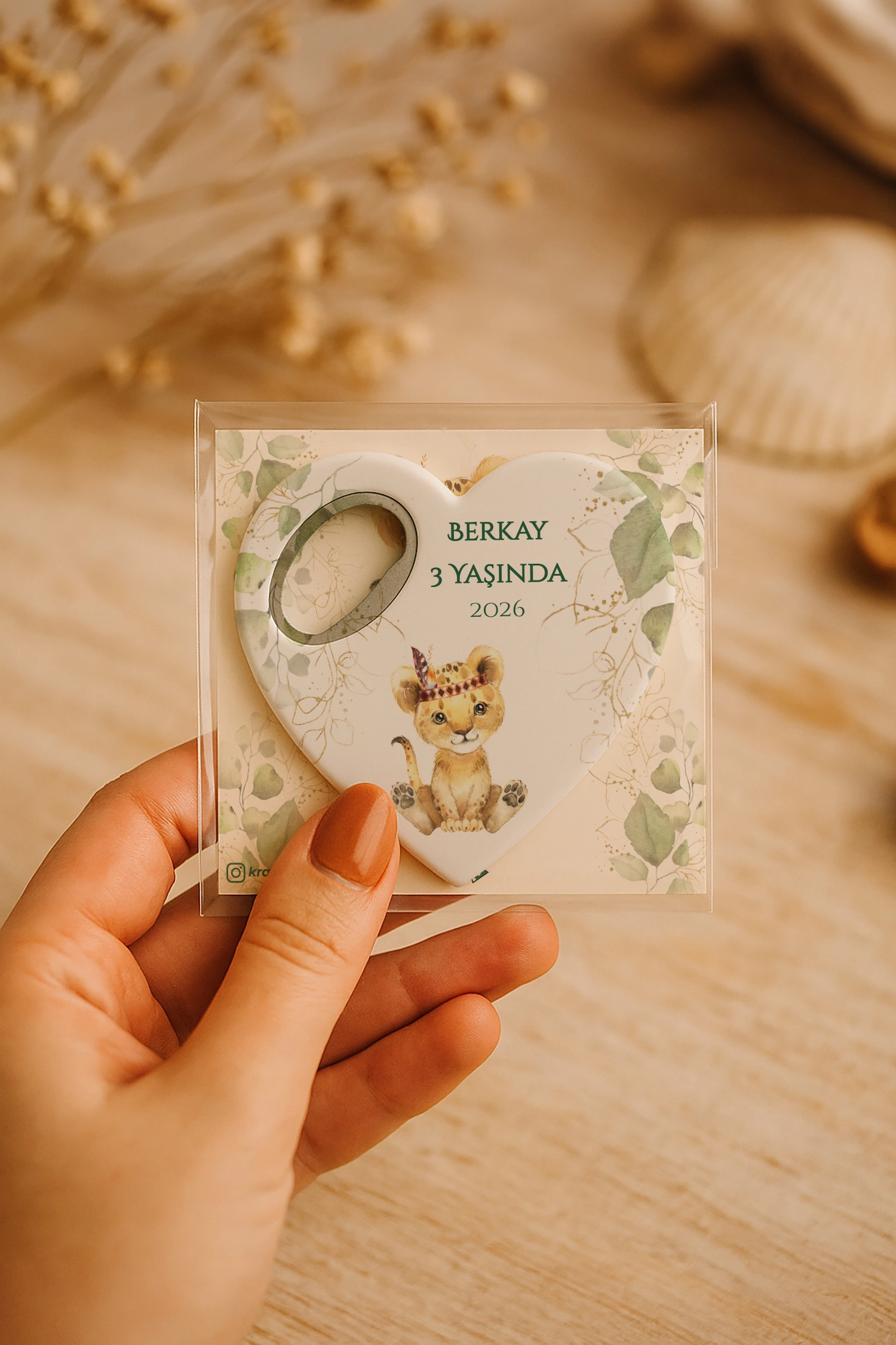 Aslan Temalı Kartlı Kalp Açacak Magnet