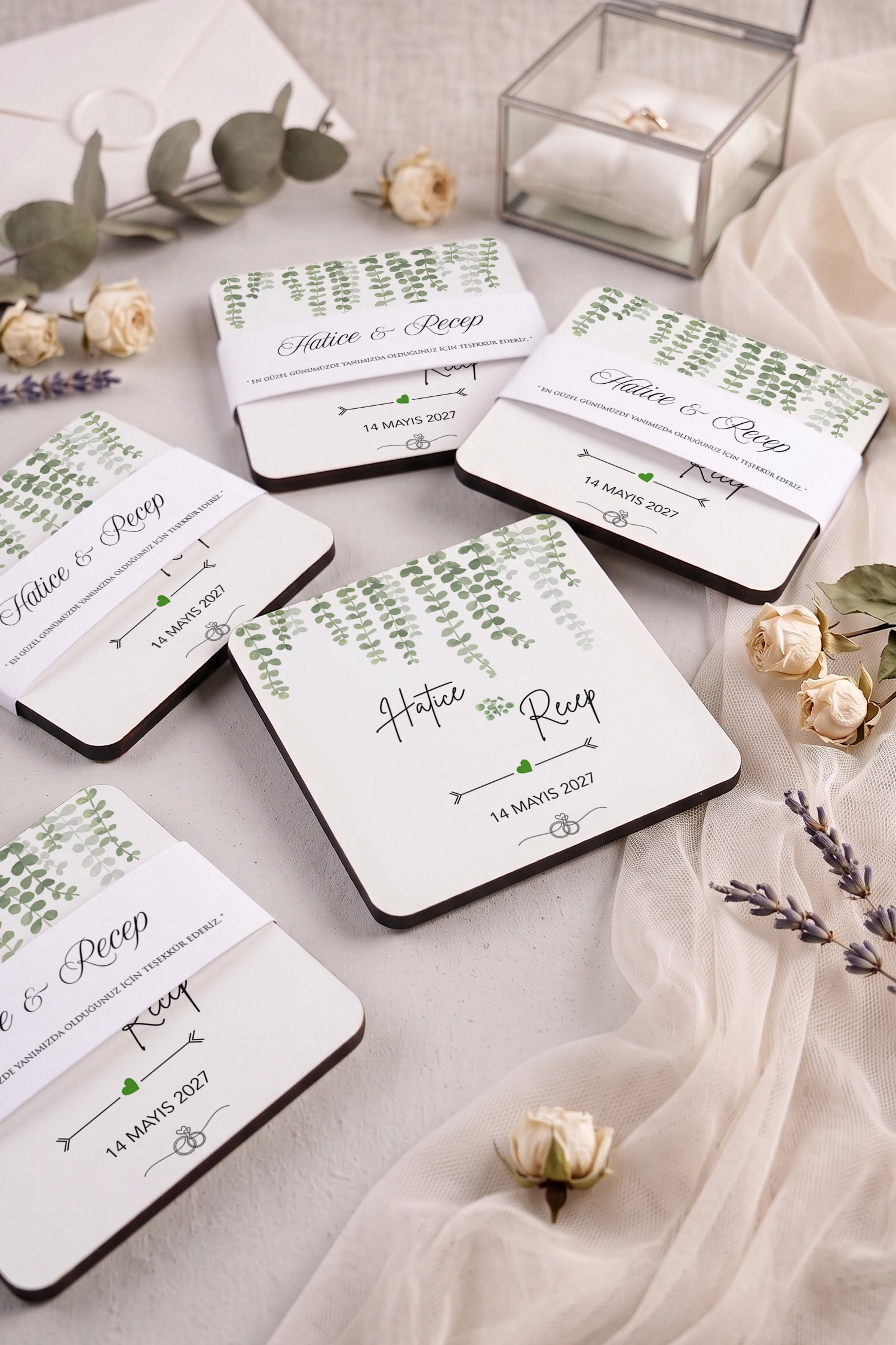 Sarkan Yaprak Tasarımlı Ahşap Bardak Altlığı