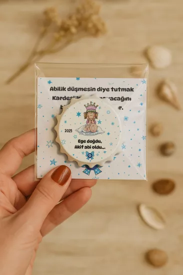 Kişiye Özel Kartlı Kapak Şekilli Açacak Magnet | Yeni Doğan & Özel Gün Hediyelikleri