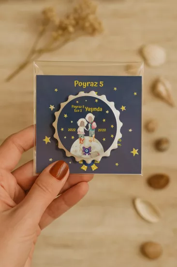 Kişiye Özel Kartlı Kapak Şekilli Açacak Magnet | Yeni Doğan & Özel Gün Hediyelikleri