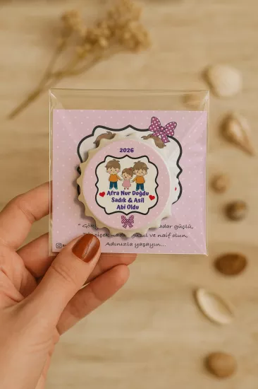 Kişiye Özel Kartlı Kapak Şekilli Açacak Magnet | Yeni Doğan & Özel Gün Hediyelikleri