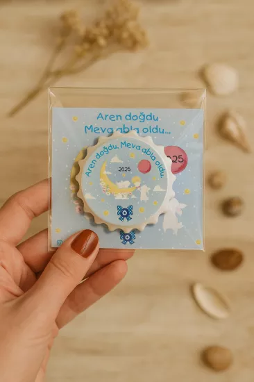 Kişiye Özel Kartlı Kapak Şekilli Açacak Magnet | Yeni Doğan & Özel Gün Hediyelikleri