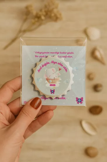Kişiye Özel Kartlı Kapak Şekilli Açacak Magnet | Yeni Doğan & Özel Gün Hediyelikleri