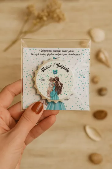 Kişiye Özel Kartlı Kapak Şekilli Açacak Magnet | Yeni Doğan & Özel Gün Hediyelikleri