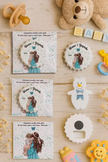 Kişiye Özel Kartlı Kapak Şekilli Açacak Magnet | Yeni Doğan & Özel Gün Hediyelikleri