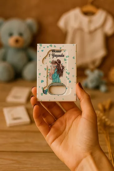Mühürlü Kutulu 1 Yaş Açacak Magnet | Kişiye Özel Bebek Hediyesi