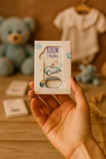 Mühürlü Kutulu 1 Yaş Açacak Magnet | Kişiye Özel Bebek Hediyesi