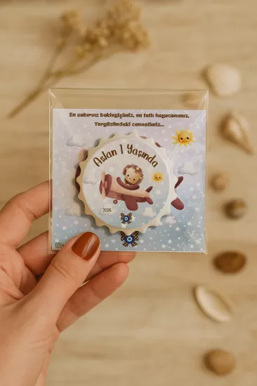 Kişiye Özel Kartlı Kapak Şekilli Açacak Magnet | Yeni Doğan & Özel Gün Hediyelikleri