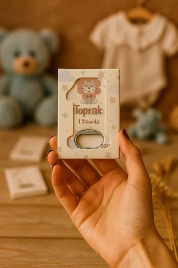 Kutulu 1 Yaş Açacak Magnet | Bebek, Doğum Günü & Baby Shower Hediyesi