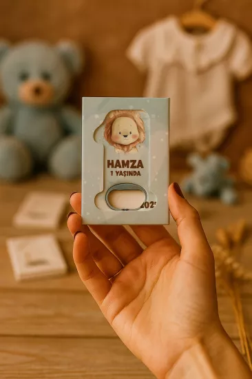 Mühürlü Kutulu 1 Yaş Açacak Magnet | Kişiye Özel Bebek Hediyesi