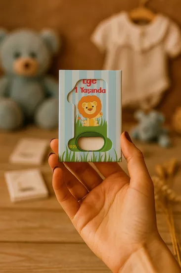 Mühürlü Kutulu 1 Yaş Açacak Magnet | Kişiye Özel Bebek Hediyesi