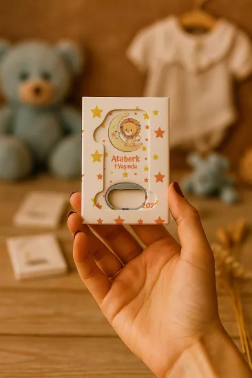 Mühürlü Kutulu 1 Yaş Açacak Magnet | Kişiye Özel Bebek Hediyesi