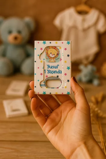 Mühürlü Kutulu 1 Yaş Açacak Magnet | Kişiye Özel Bebek Hediyesi