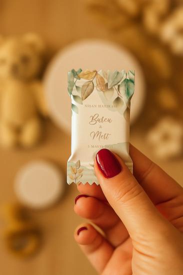 Metal Kutulu Sütlü Madlen Çikolata – Kişiye Özel Söz, Kına & Düğün Hediyesi