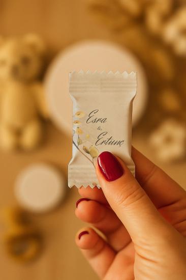 Metal Kutulu Sütlü Madlen Çikolata – Kişiye Özel Söz, Kına & Düğün Hediyesi