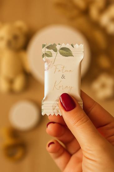 Metal Kutulu Sütlü Madlen Çikolata – Kişiye Özel Söz, Kına & Düğün Hediyesi