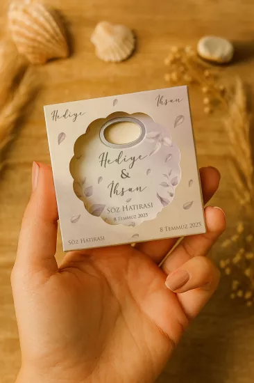 Mühürlü Kutulu Papatya Bardak Altlığı Açacak Magnet – Söz, Nişan, Kına, Nikah, Düğün Hatırası