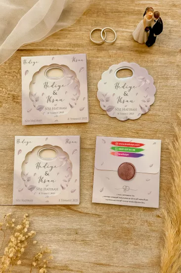 Mühürlü Kutulu Papatya Bardak Altlığı Açacak Magnet – Söz, Nişan, Kına, Nikah, Düğün Hatırası