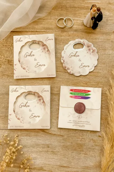 Mühürlü Kutulu Papatya Bardak Altlığı Açacak Magnet – Söz, Nişan, Kına, Nikah, Düğün Hatırası